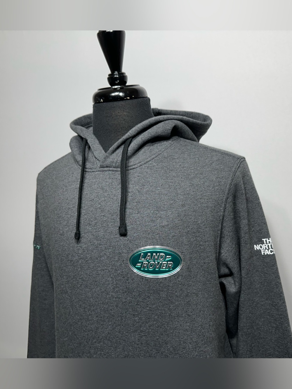 NWT! The North Face LAND ROVER Employee Hoodie Men's M Pullover Fleece Charcoal